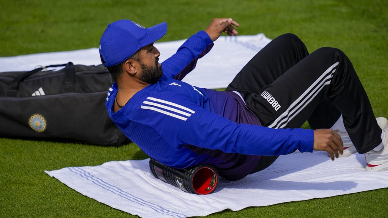 കഴിഞ്ഞ മൂന്ന് ടെസ്റ്റുകളിലും അവസരം ലഭിച്ചിട്ടും കരുണിന് മികച്ച പ്രകടനം പുറത്തെടുക്കാന്‍ സാധിച്ചിരുന്നില്ല. ഇതോടെ താരത്തിനെതിരെ വിമര്‍ശനവും ശക്തമാണ്. മാഞ്ചസ്റ്ററില്‍ സായ് സുദര്‍ശന് അവസരം നല്‍കണമെന്നാണ് മുന്‍താരം ഇര്‍ഫാന്‍ പത്താന്റെ അവസരം (Image Credits: PTI)