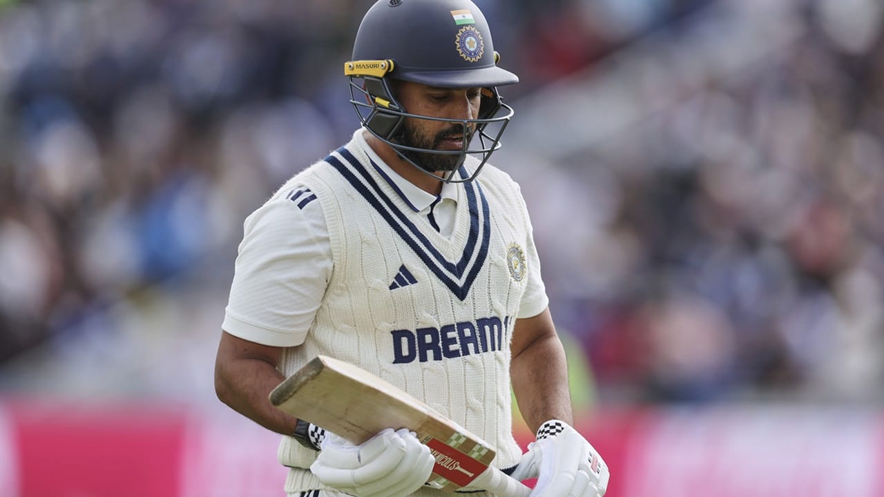 മികച്ച പ്രകടനത്തിലൂടെ അദ്ദേഹം ടീമിലേക്ക് തിരികെയെത്തി. ക്രിക്കറ്റിനോട് തനിക്ക് രണ്ടാമതൊരു അവസരം നൽകണമെന്ന് അദ്ദേഹം ആവശ്യപ്പെട്ടു. ക്രിക്കറ്റ് അദ്ദേഹത്തിന് രണ്ടാമതൊരു അവസരം നൽകി. ആദ്യ രണ്ട് മത്സരങ്ങളിൽ, അദ്ദേഹം നന്നായി ബാറ്റ് ചെയ്യുമെന്ന് തോന്നിച്ചു. പക്ഷേ അദ്ദേഹം അധികം റൺസ് നേടിയില്ലെന്നും ചോപ്ര ചൂണ്ടിക്കാട്ടി.