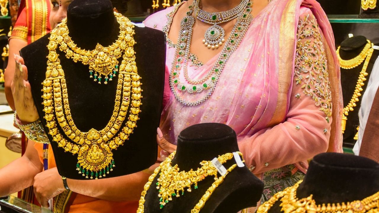 Kerala Gold Rate: ഒന്ന് അങ്ങോട്ടോ ഇങ്ങോട്ടോ ഇല്ല; സംസ്ഥാനത്ത് സ്വർണവിലയിൽ മാറ്റമില്ല