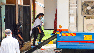 Kerala Nipah Death: നിപ മരണം; 14 പേർ ഹൈയസ്റ്റ് റിസ്കിൽ, സമ്പർക്കപ്പട്ടികയിൽ ആകെ 497 പേർ Kerala Nipah Death: നിപ മരണം; 14 പേർ ഹൈയസ്റ്റ് റിസ്കിൽ, സമ്പർക്കപ്പട്ടികയിൽ ആകെ 497 പേർ