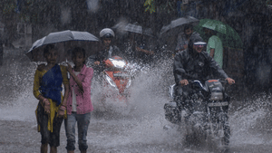 Kerala Rain Alert: ഇരട്ട ന്യൂന മർദ്ദം; സംസ്ഥാനത്ത് ഒറ്റപ്പെട്ട ശക്തമായ മഴ; 2 ജില്ലകളിൽ ഓറഞ്ച് അലർട്ട് Kerala Rain Alert: ഇരട്ട ന്യൂന മർദ്ദം; സംസ്ഥാനത്ത് ഒറ്റപ്പെട്ട ശക്തമായ മഴ; 2 ജില്ലകളിൽ ഓറഞ്ച് അലർട്ട്