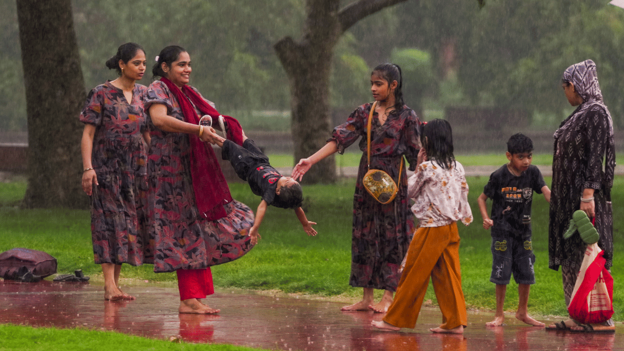 Kerala rain alert: ഇടിമിന്നൽ, കാറ്റ് മഴ...സംസ്ഥാനത്ത് വിവിധ ജില്ലകളിൽ യെല്ലോ അലേർട്ട് പ്രഖ്യാപിച്ചു