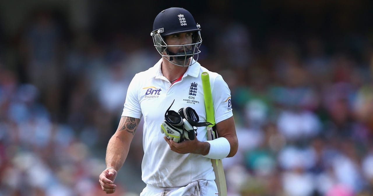 "എന്നോട് ദേഷ്യപ്പെടരുത്. പക്ഷേ, 20/25 വർഷം മുൻപത്തേതിനേക്കാൾ ബാറ്റിംഗ് ഇപ്പോൾ എളുപ്പമാണ്. ഇപ്പോഴത്തിനെക്കാൾ ഇരട്ടിയോളം ബുദ്ധിമുട്ടായിരുന്നു."- പീറ്റേഴ്സൺ കുറിച്ചു. ചില പഴയ ബൗളർമാരെ അദ്ദേഹം തൻ്റെ പോസ്റ്റിൽ പേരെടുത്ത് പ്രതിപാദിക്കുകയും ചെയ്തു.