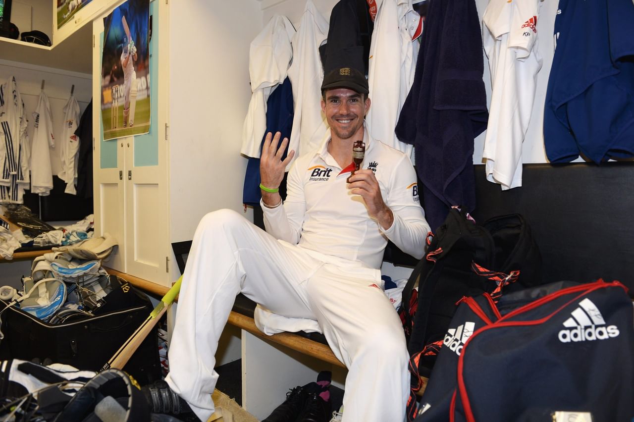 "വഖാർ, ഷൊഐബ്, അക്രം, മുഷ്താഖ്, കുംബ്ലെ, ശ്രീനാഥ്, ഹർഭജൻ, ഡൊണാൾഡ്, പൊള്ളോക്ക്, ക്ലൂസ്നർ, ഗോഹ്, മഗ്രാത്ത്, ലീ, വോൺ, ഗില്ലസ്പി, ബോണ്ട്, വെട്ടോറി, കെയിൻസ്, വാസ്, മുരളി, കർട്ലി, കോർട്നി ഈ പട്ടിക ഇങ്ങനെ നീളും."- അദ്ദേഹം തൻ്റെ കുറിപ്പിൽ വിശദീകരിച്ചു.