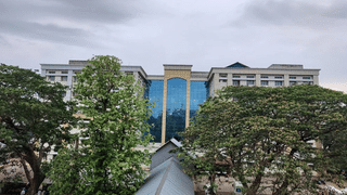 Kottayam Medical College: അടര്‍ന്ന് വീണ് കോണ്‍ക്രീറ്റ് പാളികള്‍, പരാതി നൽകിയിട്ടും ഫലമില്ല; കോട്ടയം മെഡിക്കൽ കോളേജ് മെൻസ് ഹോസ്റ്റലും അപകടാവസ്ഥയില്‍