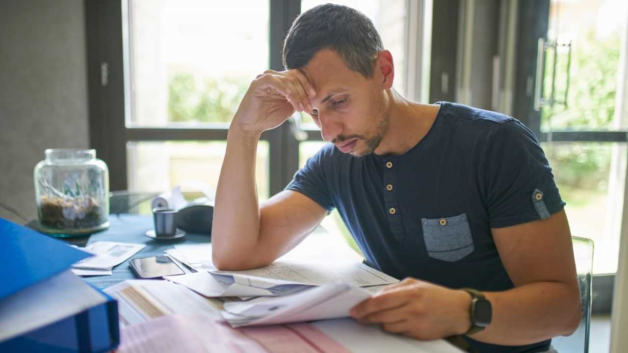 Loan: ഈടുവെച്ച് ലോണ് എടുക്കുന്നതാണോ പേഴ്സണല് ലോണ് എടുക്കുന്നതാണോ ലാഭം? Loan: ഈടുവെച്ച് ലോണ് എടുക്കുന്നതാണോ പേഴ്സണല് ലോണ് എടുക്കുന്നതാണോ ലാഭം?