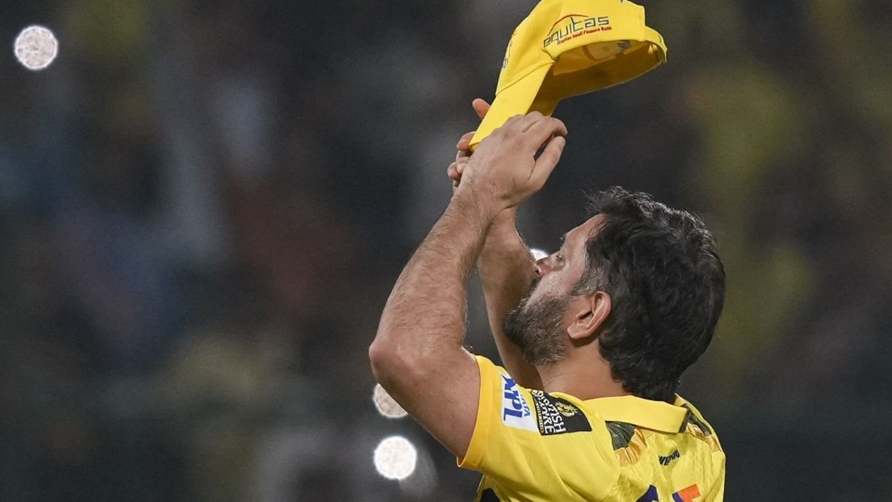 തന്റെ മകള്‍ പോലും കാര്യമായ ഫിസിക്കല്‍ ആക്ടിവിറ്റികള്‍ നടത്തുന്നില്ലെന്ന് ധോണി വെളിപ്പെടുത്തി. ഇന്ത്യക്കാരുടെ ഫിറ്റ്‌നസ് നിലവാരം കുറയുകയാണെന്ന് ധോണി തുറന്നടിച്ചു (Image Credits: PTI)