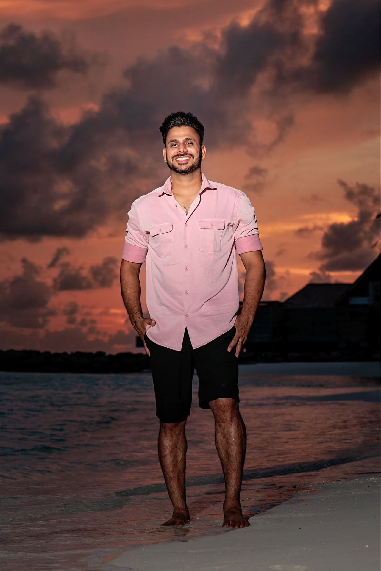 "അങ്ങനെ ഒരു സാഹചര്യത്തിൽ പാകിസ്താനുമായി എങ്ങനെയാണ് മത്സരം കളിക്കുക. അവസ്ഥ വളരെ മോശമാണ്. എങ്ങനെയാണ് ഈ അവസ്ഥയിൽ നമുക്കൊരു ഇന്ത്യ - പാകിസ്താൻ മത്സരത്തെപ്പറ്റി ചിന്തിക്കാനാവുക. ഈ അവസരത്തിൽ ഇങ്ങനെയൊരു മത്സരം നടക്കരുത്."- തിവാരി കൂട്ടിച്ചേർത്തു.