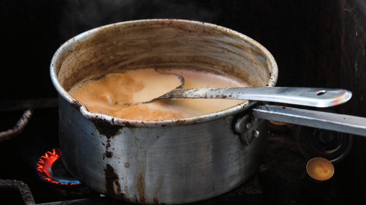 Boiling Tea: ചായ കൂടുതൽ തിളപ്പിച്ചാൽ അപകടമോ? എങ്ങനെ നല്ലൊരു ചായ തയ്യാറാക്കാം Boiling Tea: ചായ കൂടുതൽ തിളപ്പിച്ചാൽ അപകടമോ? എങ്ങനെ നല്ലൊരു ചായ തയ്യാറാക്കാം