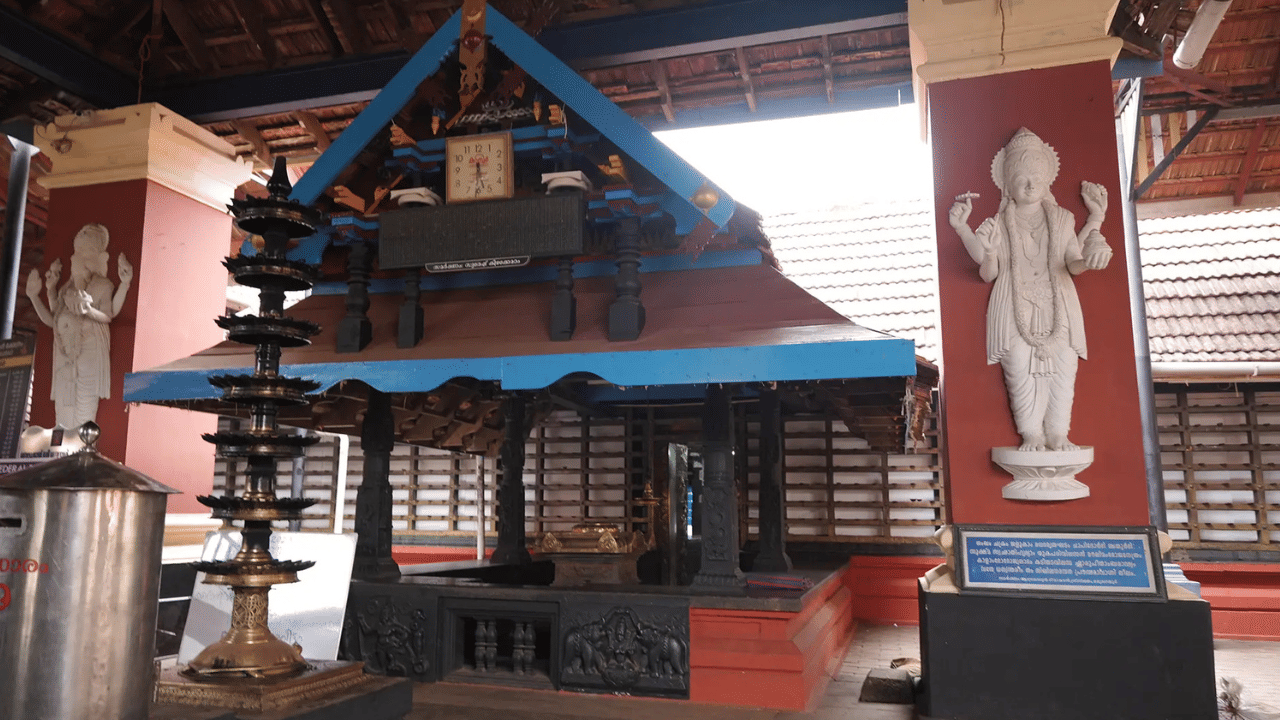 Karkidakam: താളുകുഴമ്പ് കിട്ടുന്ന അമ്പലം ഏതെന്ന് അറിയാമോ... പോകാം കർക്കിടകത്തിൽ നെല്ലുവായ ധന്വന്തരീക്ഷേത്രത്തിൽ