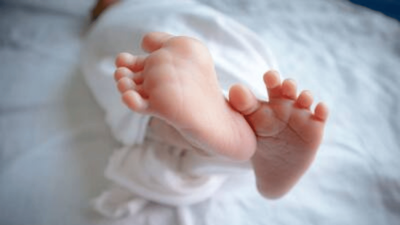 Mother Kills Newborn: നവജാത ശിശുവിനെ തിളച്ച വെള്ളത്തിൽ മുക്കി കൊന്ന് അമ്മ; അറസ്റ്റിൽ