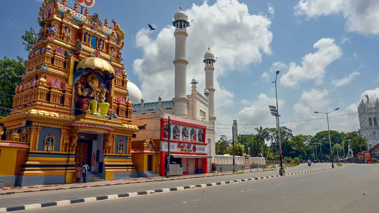 National General Strike: കേരളത്തിൽ പണിമുടക്ക് ബന്ദായി; തെക്കൻ കേരളത്തിൽ അതിശക്തം National General Strike: കേരളത്തിൽ പണിമുടക്ക് ബന്ദായി; തെക്കൻ കേരളത്തിൽ അതിശക്തം