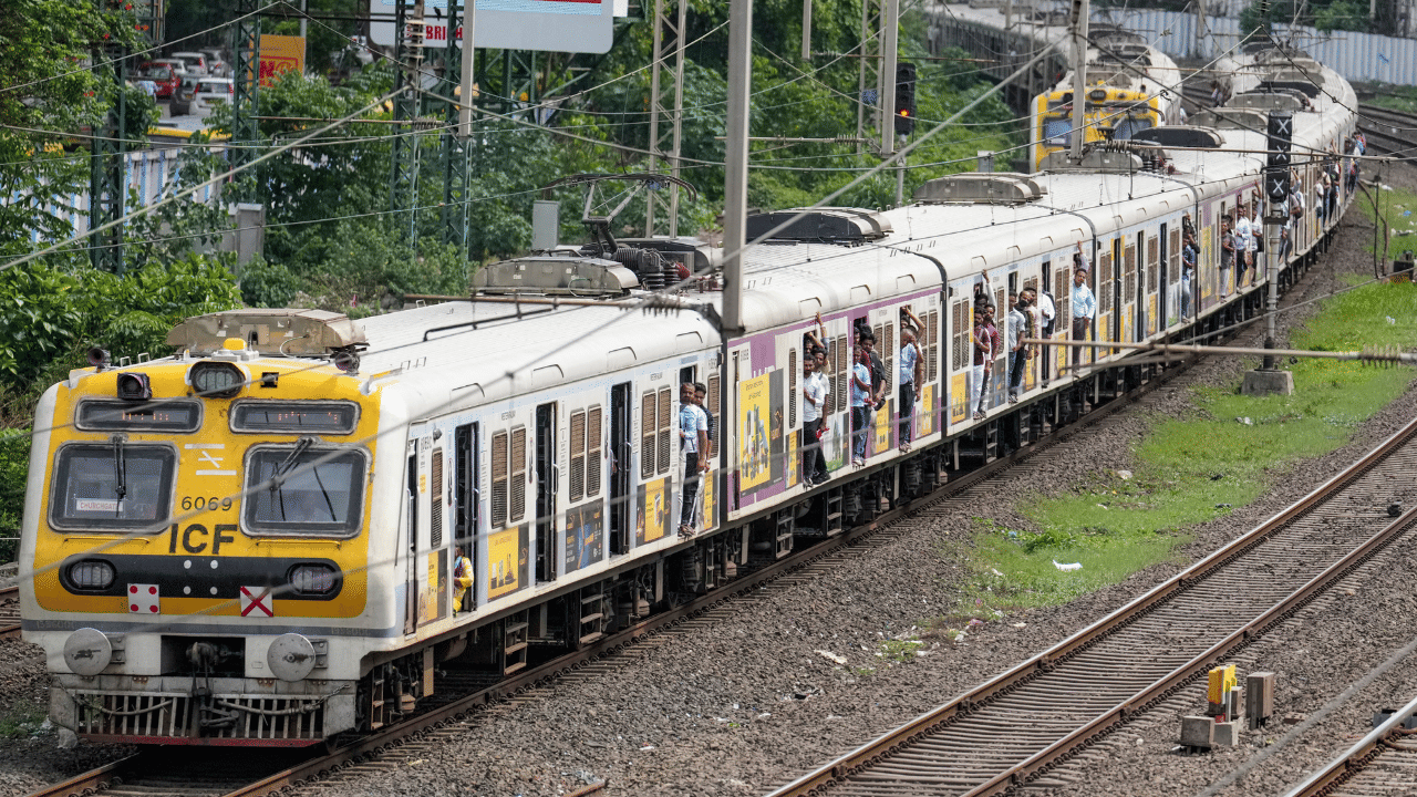 New Train Ticket Price: കിലോമീറ്ററിന് രണ്ട് പൈസ, ട്രെയിൻ ടിക്കറ്റിൽ മാറ്റമില്ലാത്തത് ആർക്കെല്ലാം?; കോച്ചുകൾ തിരിച്ചുള്ള നിരക്ക് ഇങ്ങനെ