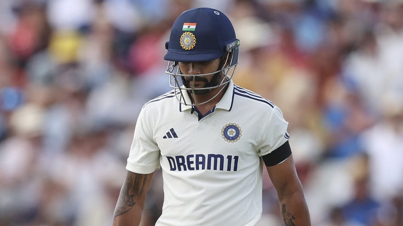 വാഷിങ്ടണ്‍ ബൗളിങില്‍ തിളങ്ങിയില്ലെങ്കിലും ബാറ്റിങില്‍ തരക്കേടില്ലാത്ത പ്രകടനം പുറത്തെടുത്തിരുന്നു. ആദ്യ ഇന്നിങ്‌സില്‍ 42, രണ്ടാം ഇന്നിങ്‌സില്‍ ഏഴ് പന്തില്‍ 12 നോട്ടൗട്ട്. മോശം പ്രകടനം പുറത്തെടുത്ത നിതീഷ് കുമാര്‍ റെഡ്ഡിയുടെ സ്ഥാനം പരുങ്ങലിലാണ്.