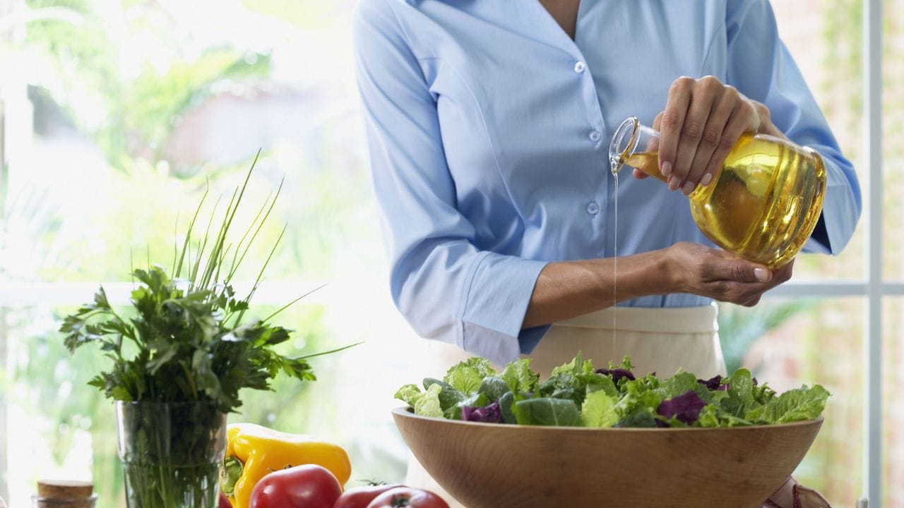 അര്‍ജന്റീന- എല്ലാ വര്‍ഷവും അര്‍ജന്റീന 7.6 ദശലക്ഷം മെട്രിക് ടണ്‍ സോയാബീന്‍ എണ്ണ ഉത്പാദിപ്പിക്കുന്നു. ഇവര്‍ ഉത്പാദിപ്പിക്കുന്ന ഭൂരിഭാഗം എണ്ണയും മറ്റ് രാജ്യങ്ങളെ അപേക്ഷിച്ച് കയറ്റുമതിയ്ക്കാണ് ഉപയോഗിക്കുന്നത്. 

