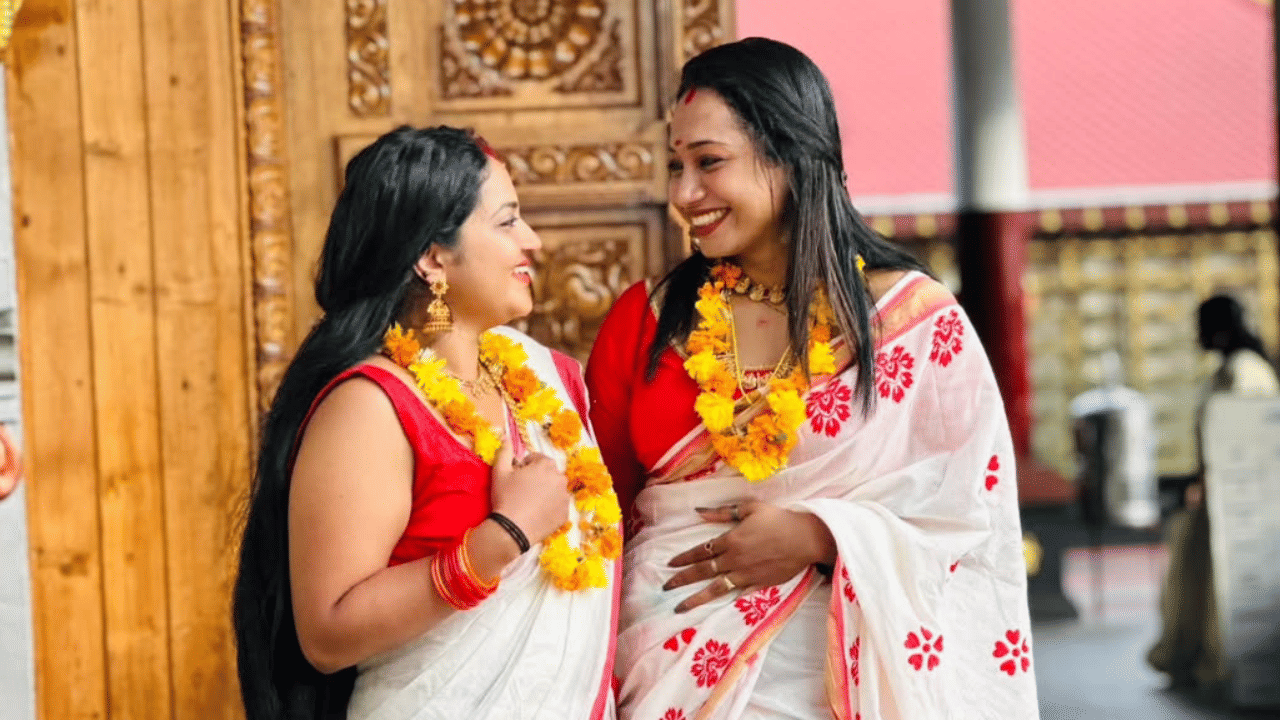 Prarthana Viral Wedding: വൈറലാകാൻ ചെയ്തതാ, ഇപ്പോൾ എയറിലായി; സ്വവർഗ വിവാഹം ചെയ്തത് പ്രതികരണം അറിയാനെന്ന് പ്രാർത്ഥന Prarthana Viral Wedding: വൈറലാകാൻ ചെയ്തതാ, ഇപ്പോൾ എയറിലായി; സ്വവർഗ വിവാഹം ചെയ്തത് പ്രതികരണം അറിയാനെന്ന് പ്രാർത്ഥന
