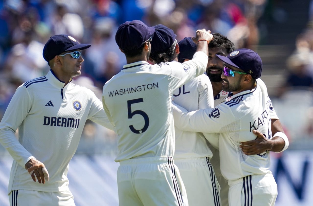 പര്യടനങ്ങളിൽ കുടുംബാംഗങ്ങളെ ഒപ്പം കൂട്ടരുതെന്നായിരുന്നു ബിസിസിഐയുടെ നിബന്ധന. ടീം അംഗങ്ങൾ ടീം ബസിൽ തന്നെ യാത്ര ചെയ്യണമെന്നും അധിക ലഗേജിനുള്ള ചാർജ് അതാത് താരങ്ങൾ സ്വയം നൽകണമെന്നും ബിസിസിഐയുടെ നിബന്ധനകളിലുണ്ടായിരുന്നു.