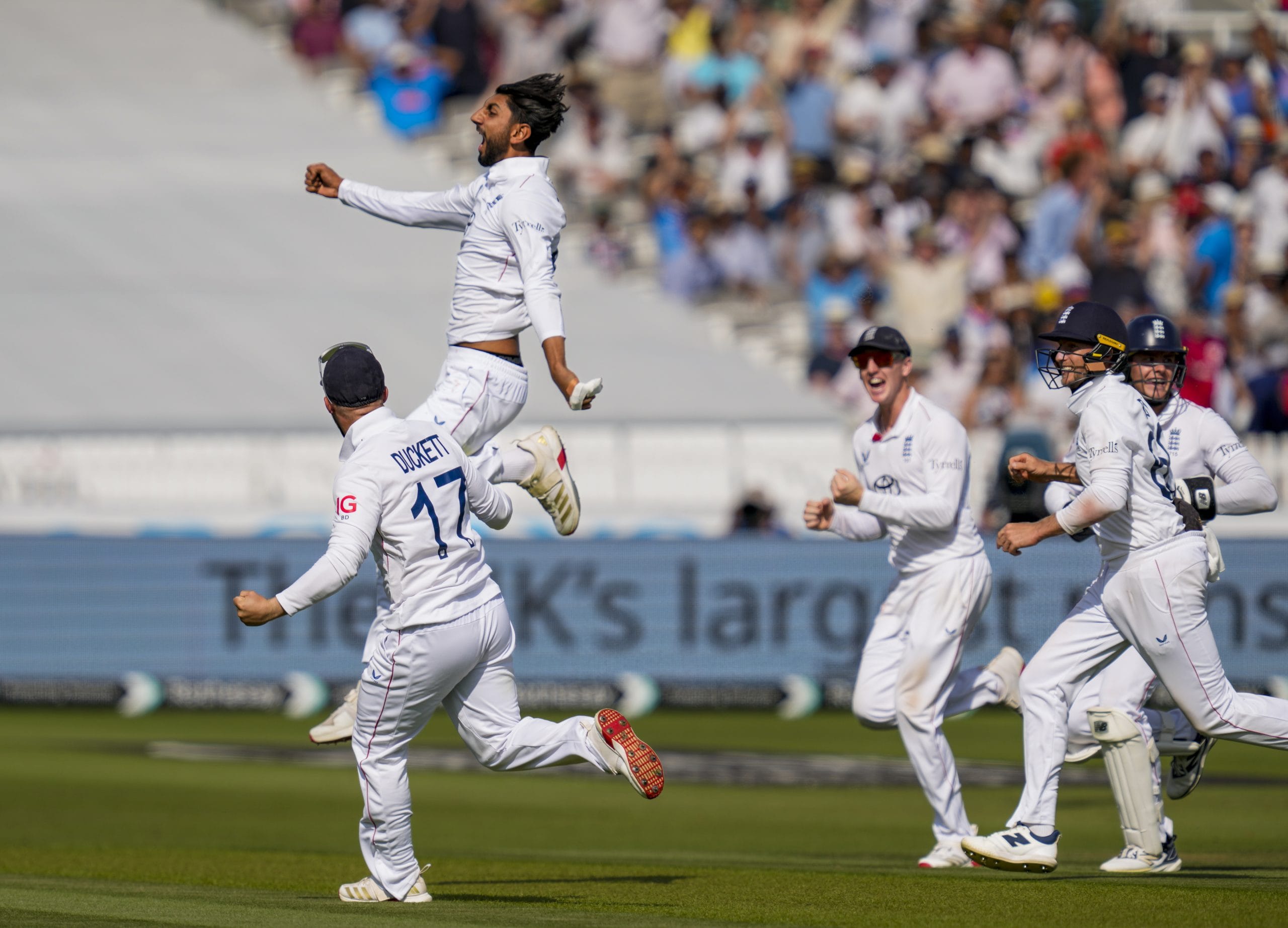 മത്സരത്തിൽ വിജയിച്ചെങ്കിലും ഇംഗ്ലണ്ടിന് ഒരു തിരിച്ചടി നേരിട്ടു. മൂന്നാം ടെസ്റ്റ് ആരംഭിക്കുന്നതിന് മുൻപ് ലോക ടെസ്റ്റ് ചാമ്പ്യൻഷിപ്പ് പട്ടികയിൽ രണ്ടാം സ്ഥാനത്തായിരുന്നു ഇംഗ്ലണ്ട്. ലോർഡ്സിലെ രണ്ടാം ടെസ്റ്റ് മത്സരത്തിന് പിന്നാലെ ഇംഗ്ലണ്ട് മൂന്നാം സ്ഥാനത്തേക്ക് പിന്തള്ളപ്പെട്ടു. 
