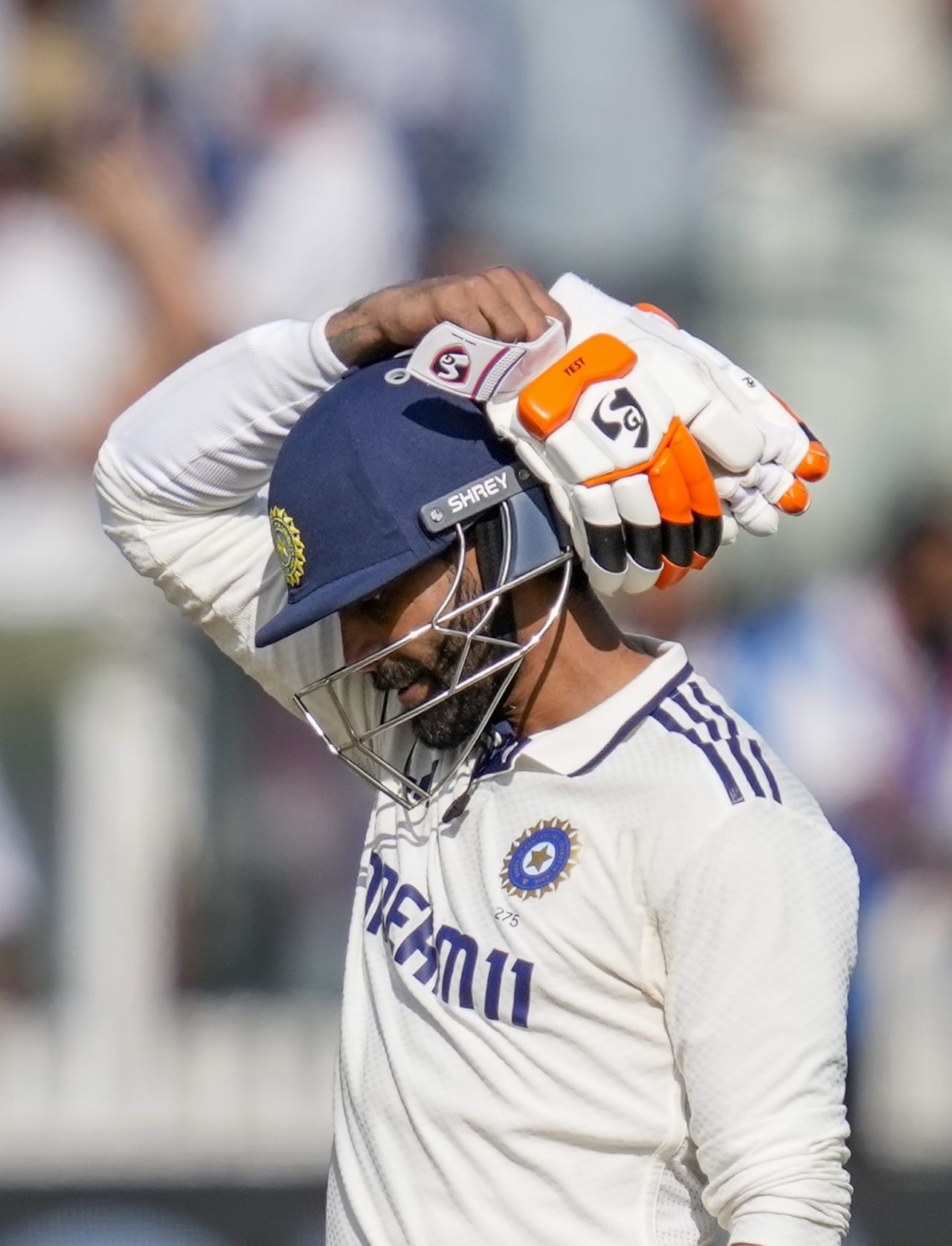 "എന്നുവച്ചാൽ ഉയർത്തിയടിക്കാനല്ല, എങ്കിലും ചില ചാൻസുകൾ എടുക്കാമായിരുന്നു. പക്ഷേ, ജഡേജയ്ക്ക് മുഴുവൻ മാർക്കും നൽകുന്നു."- സോണി സ്പോർട്സിനോട് സംസാരിക്കുന്നതിനിടെ ജഡേജ പറഞ്ഞു. ഇക്കാര്യം തന്നെയാണ് സോഷ്യൽ മീഡിയയിൽ ചിലർ ചൂണ്ടിക്കാട്ടുന്നത്.