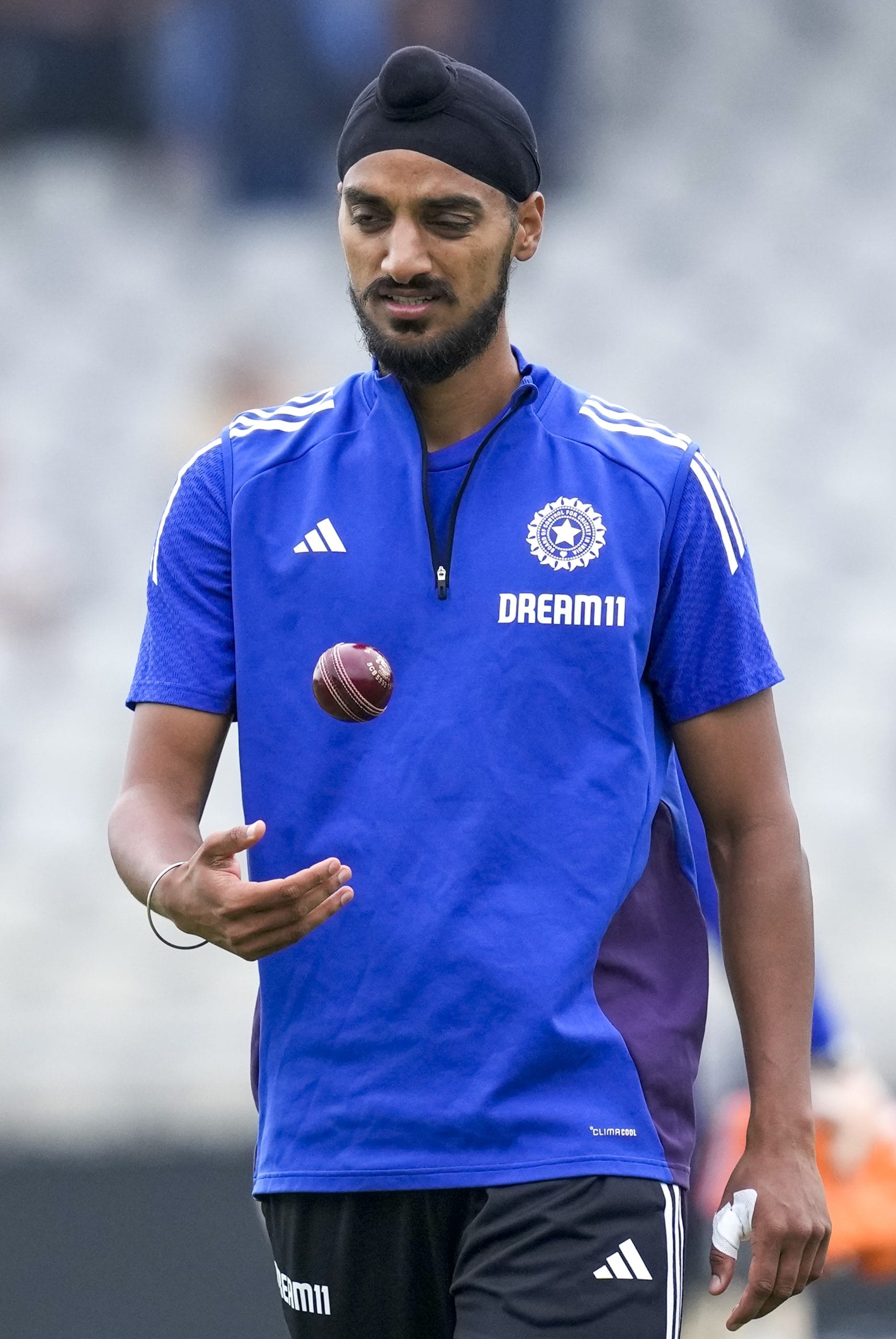 ഇന്ത്യൻ ടീമിലും മാറ്റങ്ങൾക്ക് സാധ്യതയുണ്ട്. ജസ്പ്രീത് ബുംറയ്ക്ക് വിശ്രമം അനുവദിച്ചേക്കുമെന്നാണ് സൂചന. നാലാം ടെസ്റ്റിൽ അരങ്ങേറിയ അൻഷുൽ കംബോജ് ഈ കളി പുറത്തിരിക്കും. ഇവർക്ക് പകരം ഫാസ്റ്റ് ബൗളർ അർഷ്ദീപ് സിംഗും സ്പിന്നർ കുൽദീപ് യാദവും ടീമിലെത്തും.