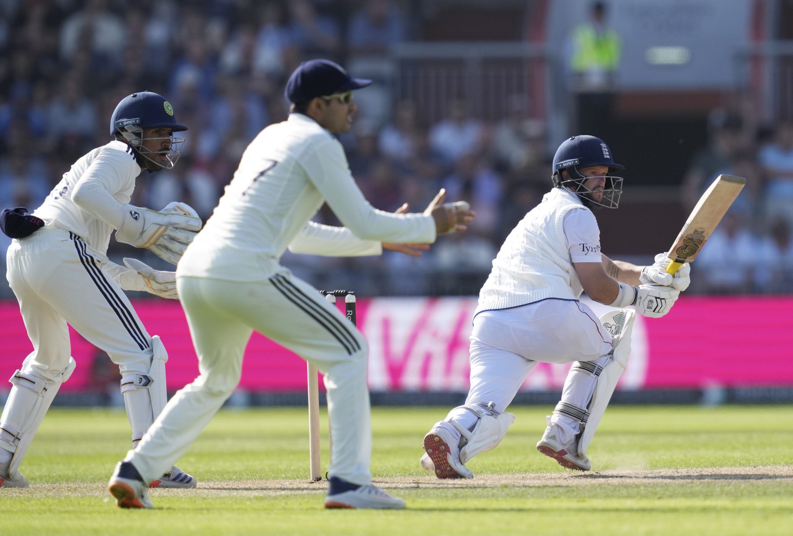 ഇന്ത്യയും ഇംഗ്ലണ്ടും തമ്മിലുള്ള ടെസ്റ്റ് പരമ്പര പുരോഗമിക്കുകയാണ്. മാഞ്ചസ്റ്ററിലെ നാലാം ടെസ്റ്റിൽ ഇന്ത്യയുടെ ആദ്യ ഇന്നിംഗ്സ് സ്കോറായ 358 റൺസിന് മറുപടിയായി ബാറ്റിംഗിനിറങ്ങിയ ഇംഗ്ലണ്ട് രണ്ടാം ദിനം അവസാനിക്കുമ്പോൾ രണ്ട് വിക്കറ്റ് നഷ്ടത്തിൽ 225 റൺസെന്ന നിലയിലാണ്. (Image Credits- PTI)
