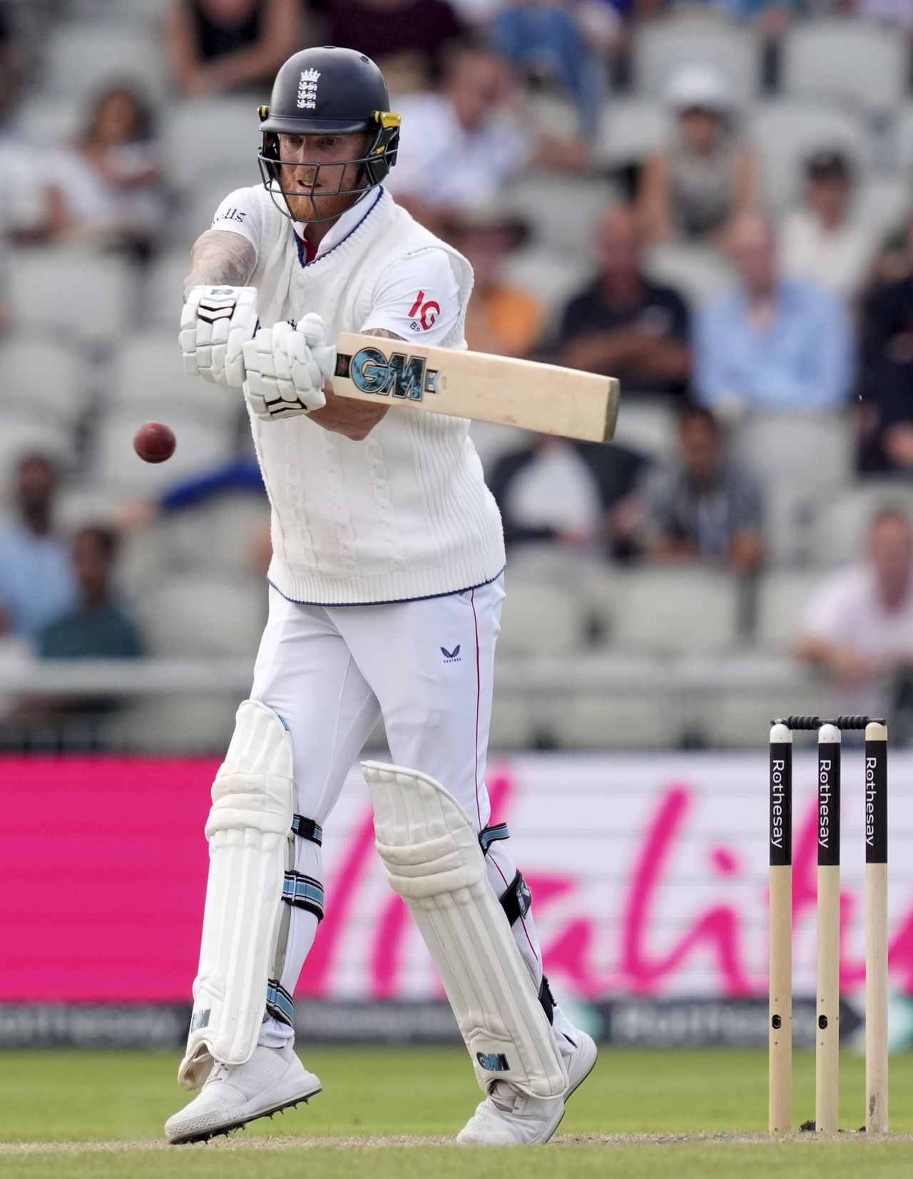 മൂന്നാം ദിവസം അവസാനിക്കുമ്പോൾ ഇംഗ്ലണ്ട് ഏഴ് വിക്കറ്റ് നഷ്ടത്തിൽ 544 റൺസ് എന്ന നിലയിലാണ്. ആദ്യ ഇന്നിംഗ്സിൽ ഇന്ത്യ 358 റൺസിന് പുറത്തായിരുന്നു. നിലവിൽ ഇംഗ്ലണ്ടിന് ആദ്യ ഇന്നിംഗ്സിൽ 186 റൺസിൻ്റെ ലീഡുണ്ട്. ജോ റൂട്ട് (150) ഇംഗ്ലണ്ടിനായി സെഞ്ചുറി നേടി.