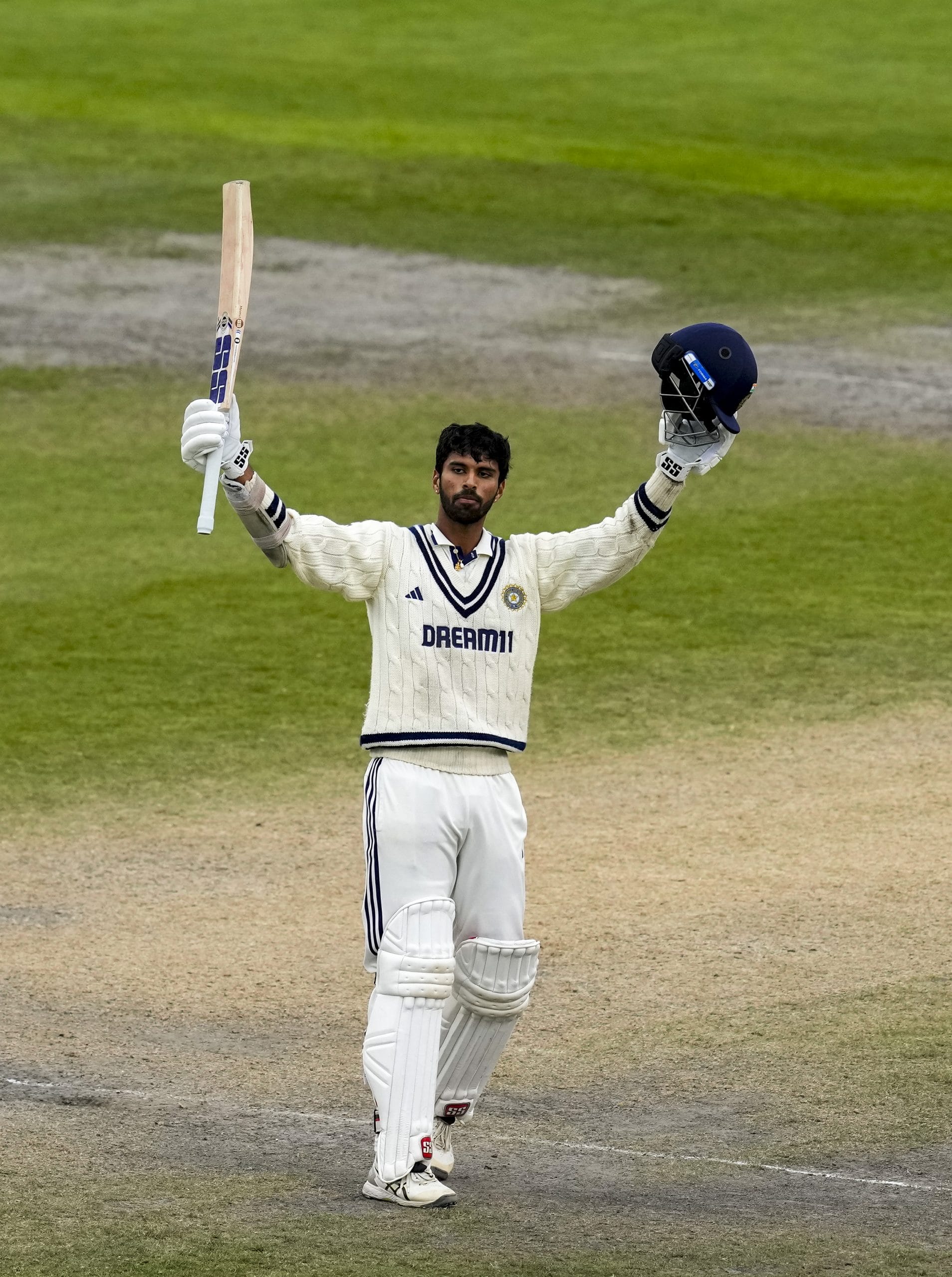 കഴിഞ്ഞ മത്സരങ്ങളിൽ മികച്ചുനിന്ന വാഷിംഗ്ടൺ സുന്ദറും രവീന്ദ്ര ജഡേജയും സ്പിന്നർമാരായി ടീമിലുണ്ട്. പേസർമാരെ തുണയ്ക്കുന്ന പിച്ചാണ് ഓവൽ. ഇവിടെ വാഷിംഗ്ടൺ സുന്ദറിന് പകരം ആകാശ് ദീപ് എന്ന സാധ്യതയിൽ ഇന്ത്യ എത്രത്തോളം റിസ്കെടുക്കുമെന്ന് കണ്ടറിയണം.