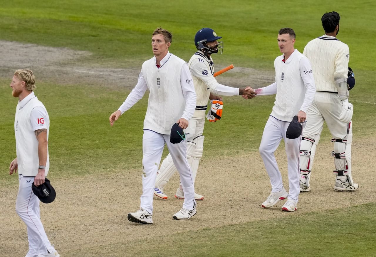 പരമ്പരയിൽ നാല് മത്സരങ്ങൾ അവസാനിക്കുമ്പോൾ ഇംഗ്ലണ്ട് 2-1 എന്ന നിലയിൽ ലീഡ് ചെയ്യുകയാണ്. ആദ്യ കളിയും മൂന്നാമത്തെ കളിയും ഇംഗ്ലണ്ട് ജയിച്ചപ്പോൾ രണ്ടാമത്തെ കളി ഇന്ത്യ ജയിച്ചു. ഇന്നലെ അവസാനിച്ച നാലാമത്തെ ടെസ്റ്റ് മത്സരം സമനില ആയിരുന്നു.