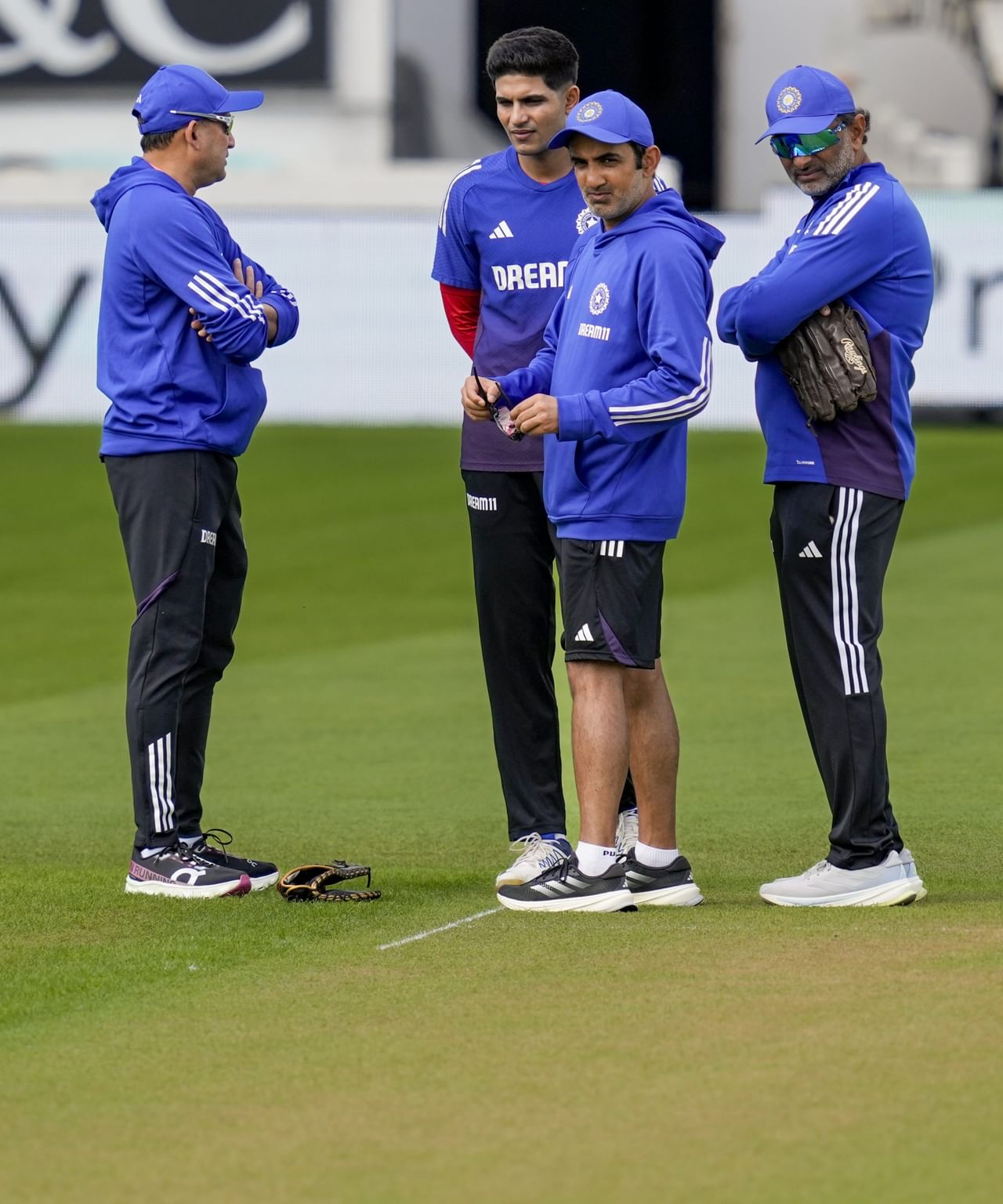 ഇന്ത്യയും ഇംഗ്ലണ്ടും തമ്മിലുള്ള അഞ്ചാം ടെസ്റ്റ് ഇന്ന് ആരംഭിക്കുകയാണ്. ലണ്ടനിലെ കെന്നിങ്ടൺ ഓവലിൽ ഇന്ത്യൻ സമയം വൈകുന്നേരം 3.30നാണ് മത്സരം ആരംഭിക്കുക. നാല് മത്സരങ്ങൾ അവസാനിച്ചപ്പോൾ ഇംഗ്ലണ്ട് 2-1ന് മുന്നിലാണ്. ഈ കളി ജയിച്ചാലേ ഇന്ത്യക്ക് പരമ്പര നഷ്ടപ്പെടാതിരിക്കൂ. (Image Credits- PTI)