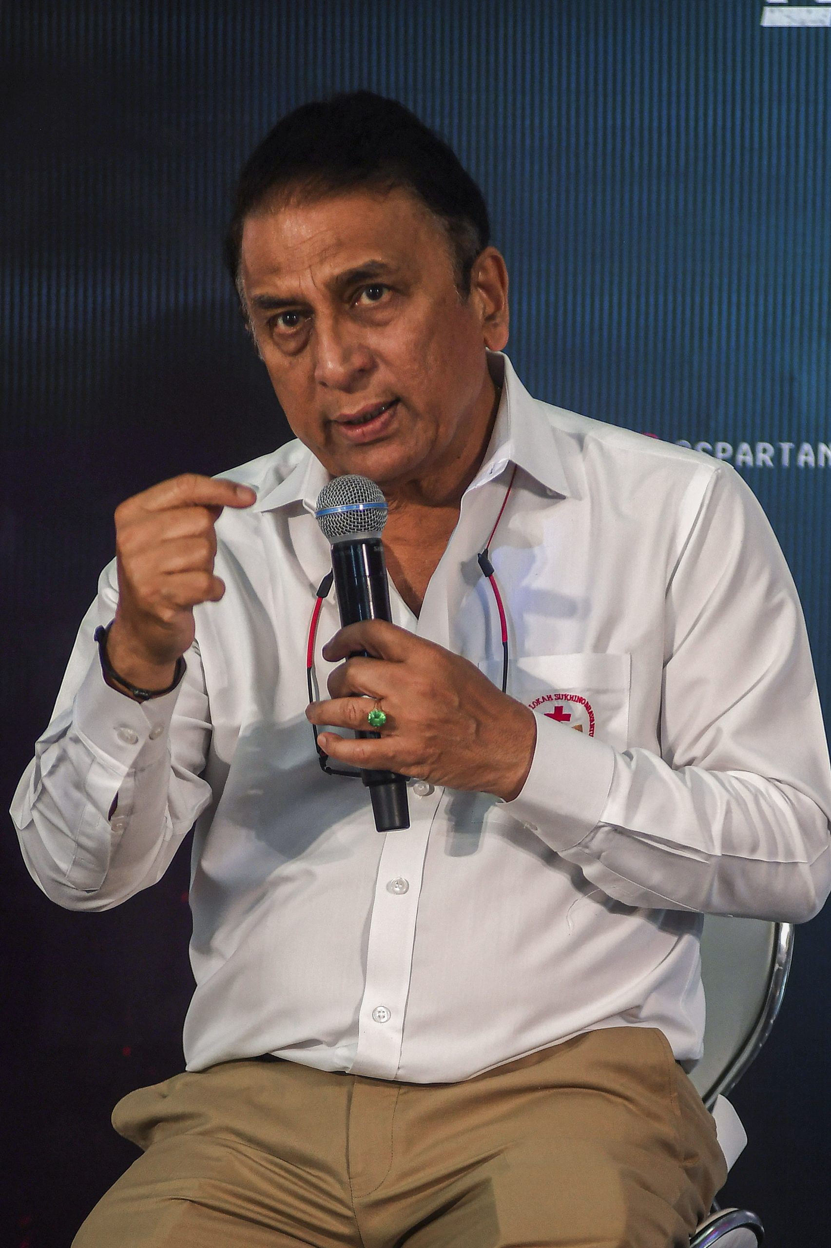 ഇക്കാര്യം തന്നെ മുൻ താരവും കമൻ്റേറ്ററുമായ സുനിൽ ഗവാസ്കറും പങ്കുവച്ചു. "ഒരു 60-70 റൺസിൻ്റെ കൂട്ടുകെട്ട് മാറ്റമുണ്ടാക്കിയേനെ. പക്ഷേ, ഇന്ത്യക്ക് അത് ലഭിച്ചില്ല. ജോ റൂട്ടും ഷൊഐബ് ബാഷിറും പന്തെറിഞ്ഞുകൊണ്ടിരുന്നപ്പോൾ ഇടയ്ക്ക് ജഡേജയ്ക്ക് ചില ഷോട്ടുകൾ കളിക്കാമായിരുന്നു."
