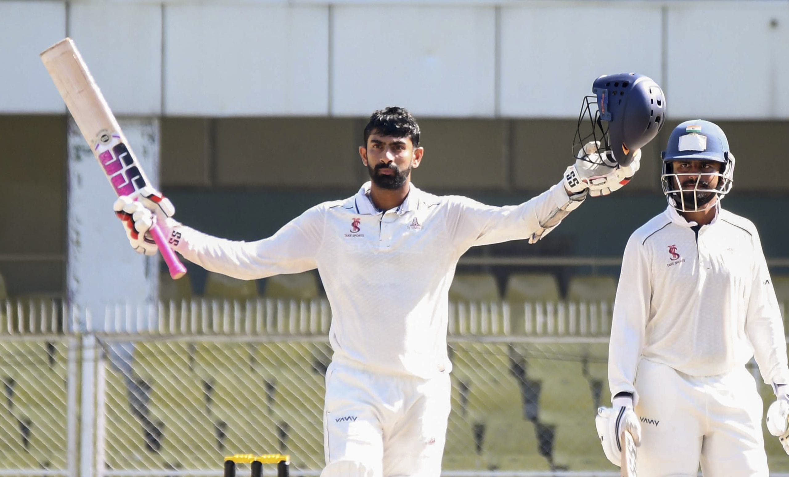 52 ഫസ്റ്റ് ക്ലാസ് മത്സരങ്ങൾ കളിച്ച ജഗദീശൻ 47.5 ശരാശരിയിൽ 3373 റൺസ് നേടിയിട്ടുണ്ട്. ലിസ്റ്റ് എയിൽ 46 ശരാശരിയുള്ള താരം ടി20യിലും മികച്ച റെക്കോർഡുകൾ സൂക്ഷിക്കുന്നു. വളരെ മുൻപ് തന്നെ ജഗദീശൻ ഇന്ത്യക്കായി കളിക്കേണ്ട താരമെന്നാണ് പൊതുവെയുള്ള വിലയിരുത്തൽ.