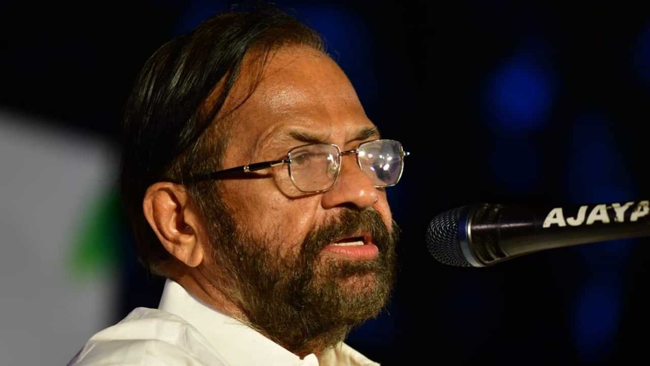 Palode Ravi: മാര്ക്സിസ്റ്റ് പാര്ട്ടി ഭരണം തുടരും; വിവാദ ഓഡിയോയില് പാലോട് രവിയുടെ ഡിസിസി പ്രസിഡന്റ് സ്ഥാനം തെറിച്ചു Palode Ravi: മാര്ക്സിസ്റ്റ് പാര്ട്ടി ഭരണം തുടരും; വിവാദ ഓഡിയോയില് പാലോട് രവിയുടെ ഡിസിസി പ്രസിഡന്റ് സ്ഥാനം തെറിച്ചു