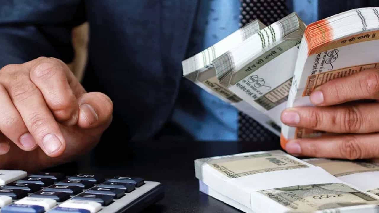 Post Office Schemes: മാസം 10,000 രൂപ മാറ്റിവെക്കാം; അഞ്ച് വർഷം കൊണ്ട് പലിശ മാത്രം 1 ലക്ഷം കവിയും Post Office Schemes: മാസം 10,000 രൂപ മാറ്റിവെക്കാം; അഞ്ച് വർഷം കൊണ്ട് പലിശ മാത്രം 1 ലക്ഷം കവിയും