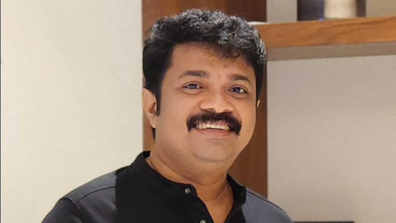 Prasanth Kanjiramattom: അന്ന് കൈകാലുകളെല്ലാം തളരുന്നതുപോലെയായി, ലാലേട്ടന് കൂട്ടിക്കൊണ്ടുപോയി Prasanth Kanjiramattom: അന്ന് കൈകാലുകളെല്ലാം തളരുന്നതുപോലെയായി, ലാലേട്ടന് കൂട്ടിക്കൊണ്ടുപോയി