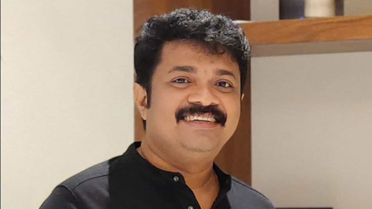 Prasanth Kanjiramattom: അന്ന് കൈകാലുകളെല്ലാം തളരുന്നതുപോലെയായി, ലാലേട്ടന് കൂട്ടിക്കൊണ്ടുപോയി Prasanth Kanjiramattom: അന്ന് കൈകാലുകളെല്ലാം തളരുന്നതുപോലെയായി, ലാലേട്ടന് കൂട്ടിക്കൊണ്ടുപോയി
