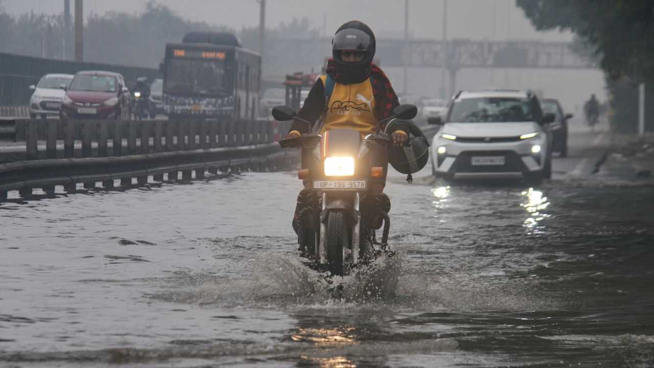 Kerala Rain Alert: തീവ്ര ന്യൂനമർദം: അടുത്ത ദിവസങ്ങളിൽ പെരുമഴ; നാല് ജില്ലകളിൽ റെഡ് അലർട്ട് Kerala Rain Alert: തീവ്ര ന്യൂനമർദം: അടുത്ത ദിവസങ്ങളിൽ പെരുമഴ; നാല് ജില്ലകളിൽ റെഡ് അലർട്ട്