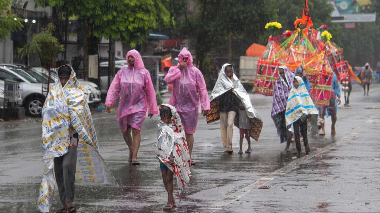 Kerala Rain Alert: 12 ജില്ലകളില്‍ മുന്നറിയിപ്പ്; ശക്തമായ മഴയ്ക്ക് സാധ്യത