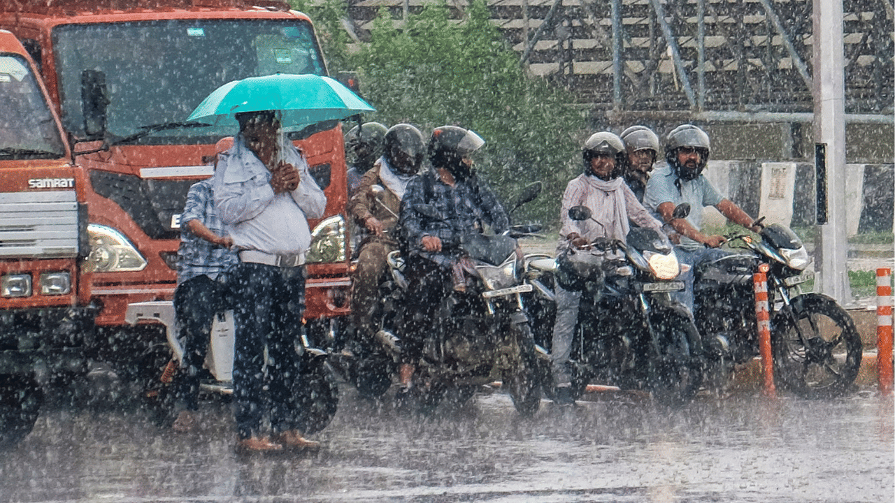 Kerala Rain Alert: പരക്കെ കനത്ത മഴ! സംസ്ഥാനത്ത് ഇന്ന് അഞ്ച് ജില്ലകളിൽ ഓറഞ്ച് അലർട്ട്; മറ്റ് മുന്നറിയിപ്പുകൾ