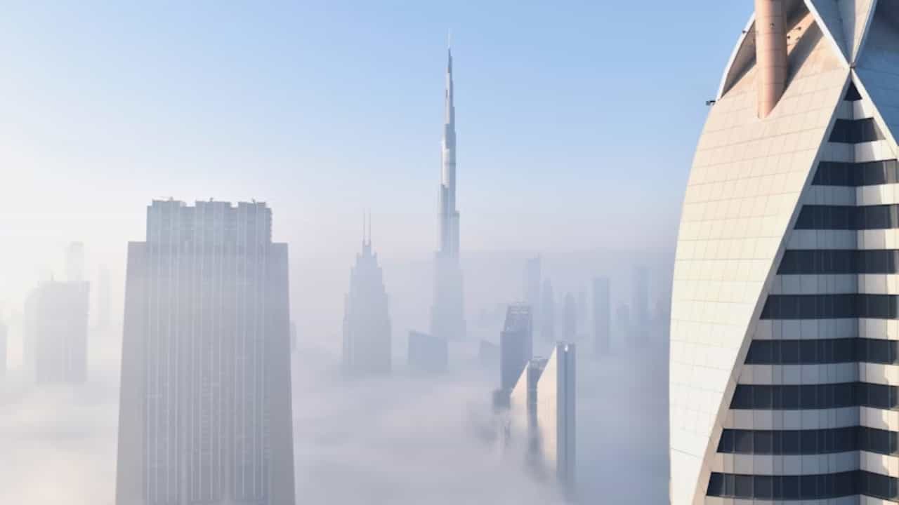 UAE Weather: ഇന്ന് അന്തരീക്ഷത്തിൽ മഞ്ഞ് മൂടും; ചുവപ്പ്, മഞ്ഞ അലർട്ടുകൾ പ്രഖ്യാപിച്ചു UAE Weather: ഇന്ന് അന്തരീക്ഷത്തിൽ മഞ്ഞ് മൂടും; ചുവപ്പ്, മഞ്ഞ അലർട്ടുകൾ പ്രഖ്യാപിച്ചു