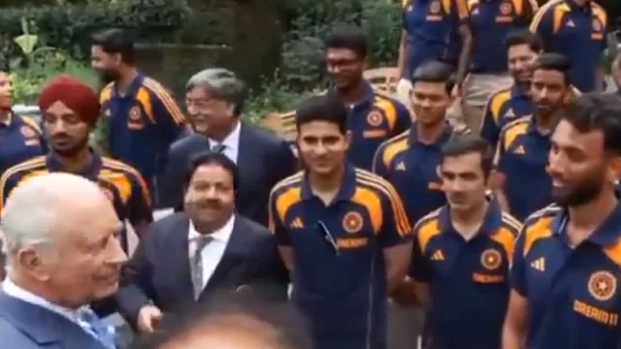 India vs England: നിങ്ങൾ രാജാവിനോട് സംസാരിക്ക്, ഞാൻ ഇവരോട് സംസാരിക്കട്ടെ; വനിതാ ടീം അംഗങ്ങളുമായി സംസാരിക്കുന്ന ഋഷഭ് പന്തിൻ്റെ വിഡിയോ വൈറൽ India vs England: നിങ്ങൾ രാജാവിനോട് സംസാരിക്ക്, ഞാൻ ഇവരോട് സംസാരിക്കട്ടെ; വനിതാ ടീം അംഗങ്ങളുമായി സംസാരിക്കുന്ന ഋഷഭ് പന്തിൻ്റെ വിഡിയോ വൈറൽ