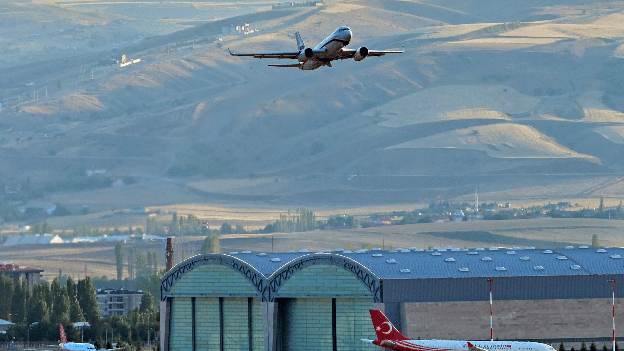 Russian Plane Crash: അപ്രത്യക്ഷമായ റഷ്യൻ വിമാനം തകർന്നുവീണു; വിമാനത്തിലുണ്ടായിരുന്നത് 50 പേർ