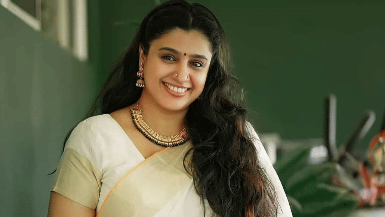 Samyuktha Varma: ‘അമ്മ നമ്മളെ കൊല്ലുമോയെന്ന് ദക്ഷ് ചോദിച്ചു, അന്ന് കുറേ കരഞ്ഞു’: ദേഷ്യം നിയന്ത്രിക്കാനുള്ള കാരണം വെളിപ്പെടുത്തി സംയുക്ത വർമ്മ