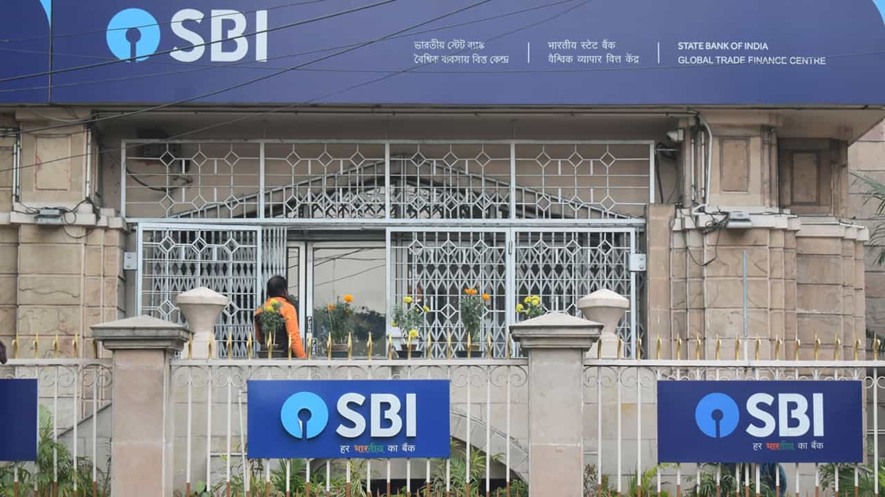 Bank Job 2025: ബാങ്ക് ജോലി ആഗ്രഹിക്കുന്നവര്ക്ക് ലോട്ടറി, വരുന്നത് നിയമനക്കാലം Bank Job 2025: ബാങ്ക് ജോലി ആഗ്രഹിക്കുന്നവര്ക്ക് ലോട്ടറി, വരുന്നത് നിയമനക്കാലം