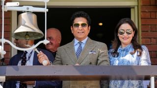 India vs England: അങ്ങനെയിപ്പോള്‍ കളിക്കേണ്ട, ലോര്‍ഡ്‌സില്‍ മത്സരം തടസപ്പെടുത്തി വണ്ടിന്‍കൂട്ടം