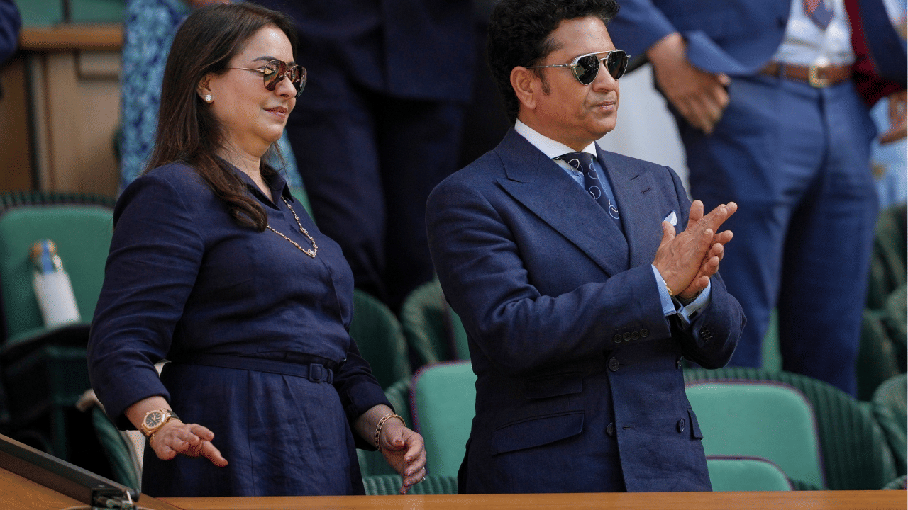 Sachin Tendulkar : 17 -ാം വയസ്സിൽ ക്രിക്കറ്റ് ദൈവത്തിന്റെ മനം കവർന്ന ആ മുതിർന്ന പെൺകുട്ടി... സച്ചിന്റെ പ്രണയകഥ ഇങ്ങനെ Sachin Tendulkar : 17 -ാം വയസ്സിൽ ക്രിക്കറ്റ് ദൈവത്തിന്റെ മനം കവർന്ന ആ മുതിർന്ന പെൺകുട്ടി... സച്ചിന്റെ പ്രണയകഥ ഇങ്ങനെ