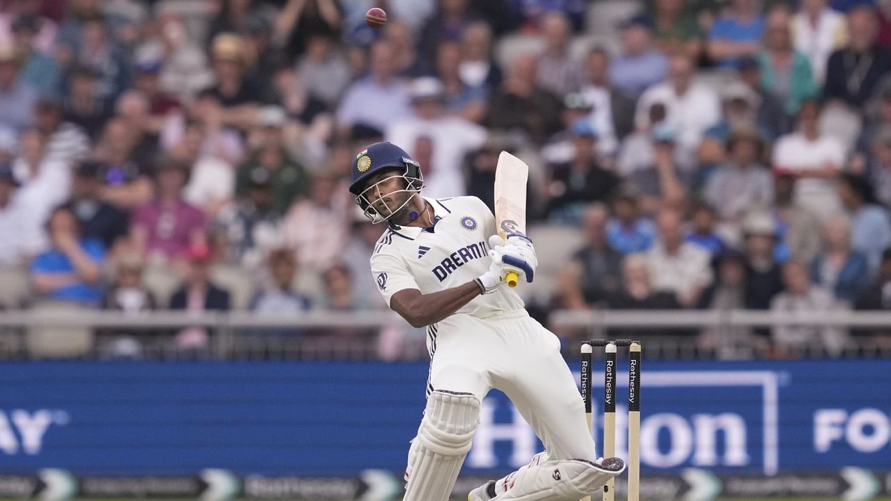 താരത്തിന്റെ രണ്ടാമത്തെ ടെസ്റ്റ് മത്സരമായിരുന്നു ഇത്. ലീഡ്‌സില്‍ നടന്ന ആദ്യ ടെസ്റ്റിലായിരുന്നു സായിയുടെ അരങ്ങേറ്റം. ആ മത്സരത്തില്‍ ആദ്യ ഇന്നിങ്‌സില്‍ പൂജ്യത്തിനും, രണ്ടാം ഇന്നിങ്‌സില്‍ 30 റണ്‍സിനും താരം പുറത്തായി. തുടര്‍ന്ന് നടന്ന രണ്ട് ടെസ്റ്റിലും താരത്തെ പ്ലേയിങ് ഇലവനില്‍ ഉള്‍പ്പെടുത്തിയില്ല (Image Credits: PTI)