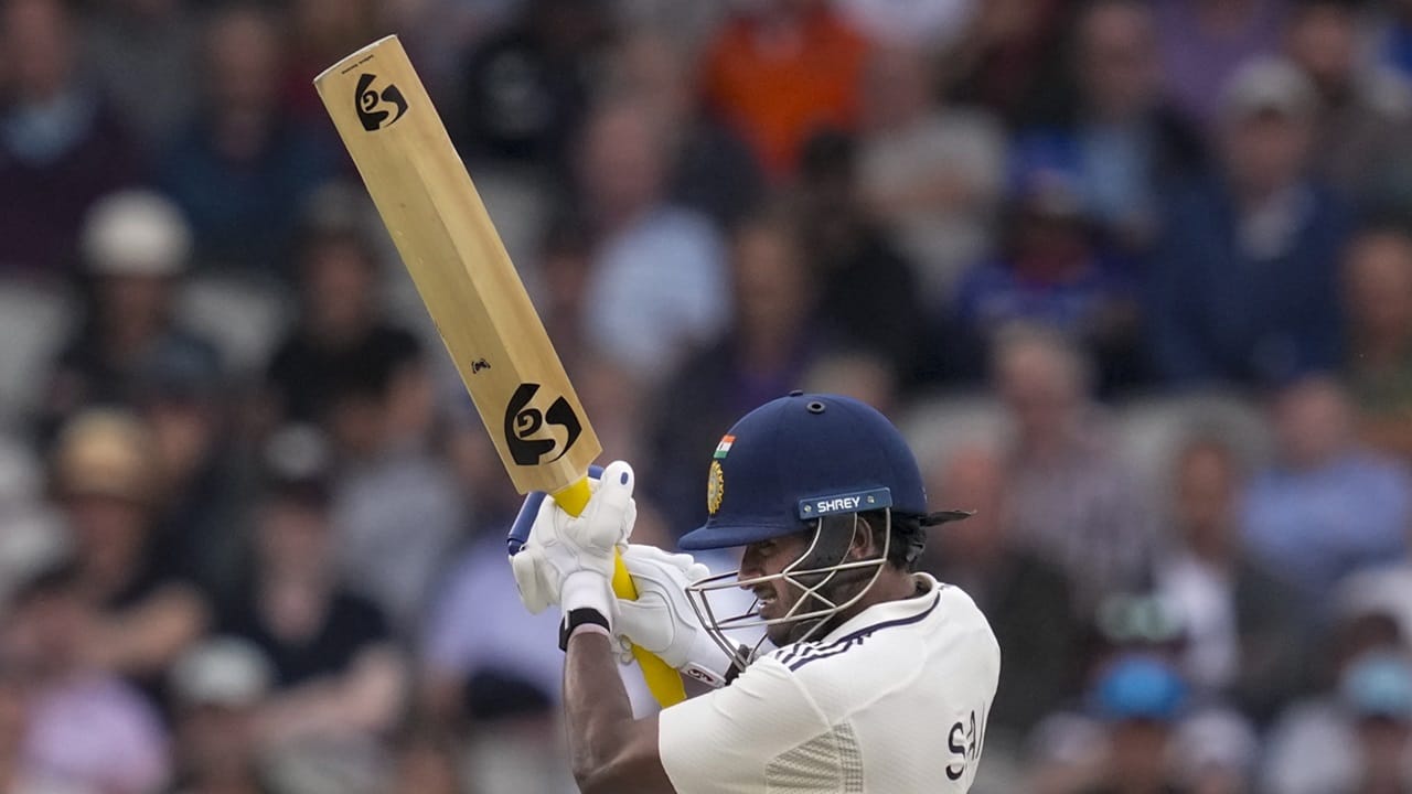 സായ് സുദര്‍ശനെ പോലെയുള്ള ഭാവിയിലെ വാഗ്ദാനങ്ങള്‍ക്ക് ടീം മാനേജ്‌മെന്റ് പിന്തുണ നല്‍കണം. ക്യാപ്റ്റനില്‍ നിന്നും പരിശീലകരില്‍ നിന്നും യുവതാരങ്ങള്‍ക്ക പിന്തുണ വേണം. സായ് സുദര്‍ശന്‍ മികച്ച പ്രകടനം കാഴ്ചവയ്ക്കുമെന്നും അദ്ദേഹം പറഞ്ഞു (Image Credits: PTI)