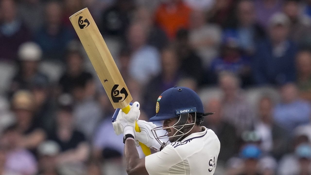 സായ് സുദര്‍ശനെ പോലെയുള്ള ഭാവിയിലെ വാഗ്ദാനങ്ങള്‍ക്ക് ടീം മാനേജ്‌മെന്റ് പിന്തുണ നല്‍കണം. ക്യാപ്റ്റനില്‍ നിന്നും പരിശീലകരില്‍ നിന്നും യുവതാരങ്ങള്‍ക്ക പിന്തുണ വേണം. സായ് സുദര്‍ശന്‍ മികച്ച പ്രകടനം കാഴ്ചവയ്ക്കുമെന്നും അദ്ദേഹം പറഞ്ഞു (Image Credits: PTI)