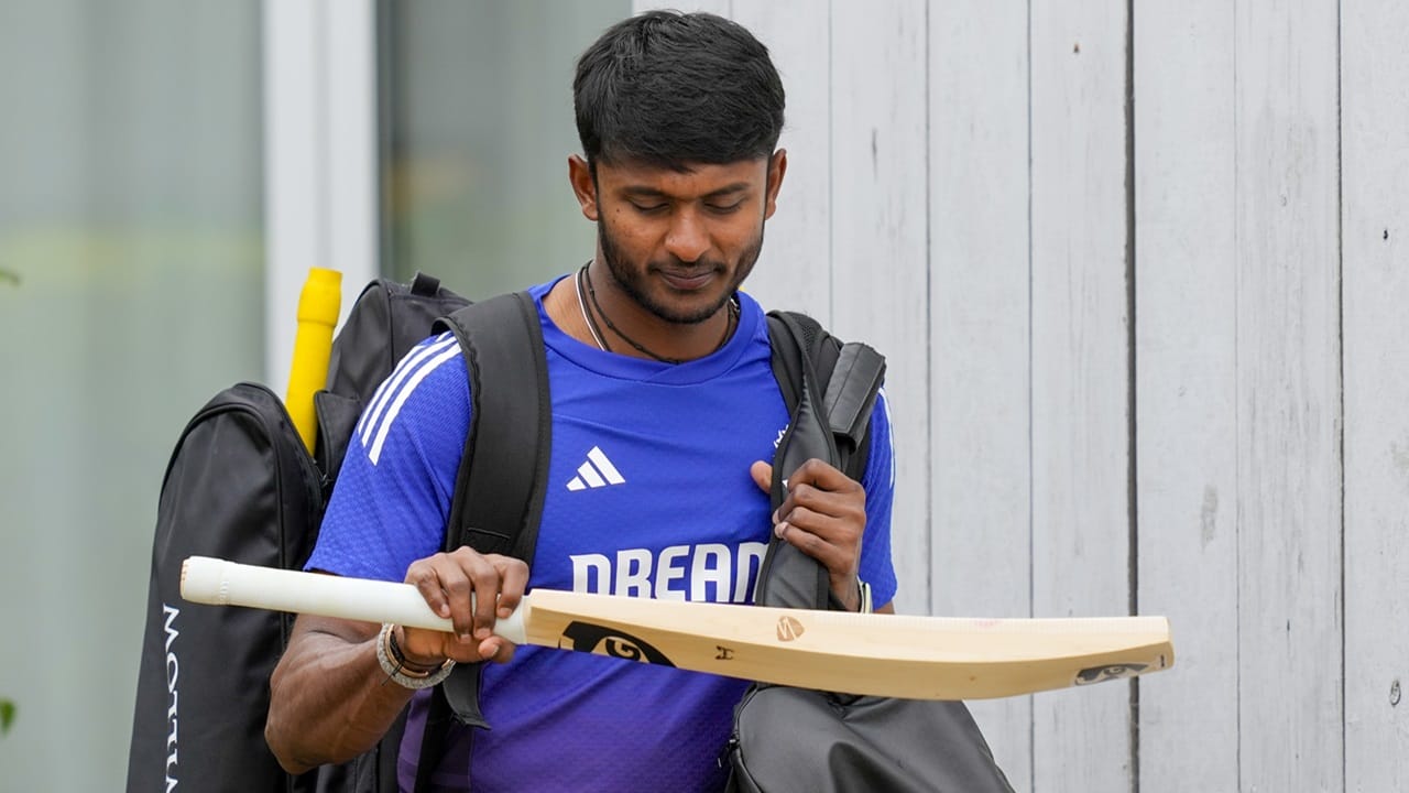 ആദ്യ മൂന്ന് ടെസ്റ്റുകളിലും നിരാശപ്പെടുത്തിയ കരുണ്‍ നായര്‍ക്ക് ഇന്ന് പ്ലേയിങ് ഇലവനില്‍ ഇടം നേടാനായില്ല. കരുണിന് പകരം സായ് സുദര്‍ശന്‍ ടീമിലെത്തി (Image Credits: PTI)