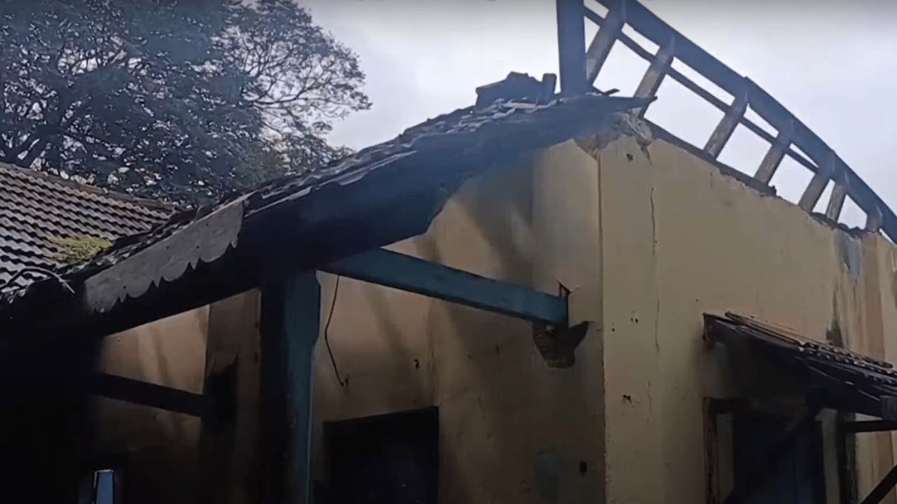 School Building Collapsed: സ്കൂൾ വളപ്പിലെ കെട്ടിട തകർന്നു; പൊളിഞ്ഞുവീണത് ഉപയോഗിക്കാത്ത കെട്ടിടം, സംഭവം കടമനിട്ടയിൽ